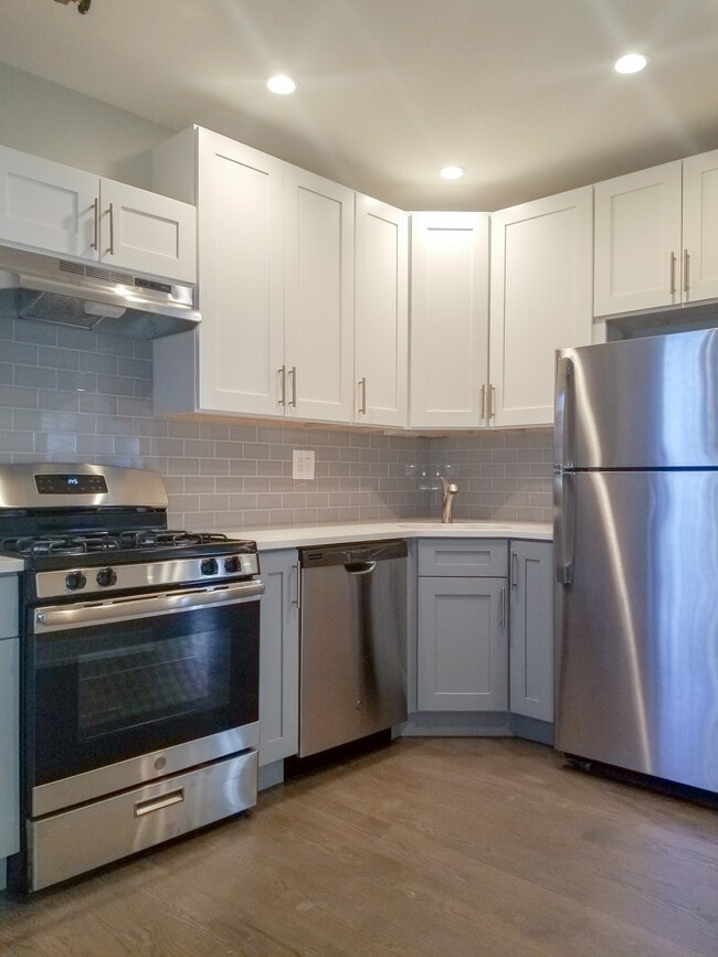 property at 1931 W Winona St