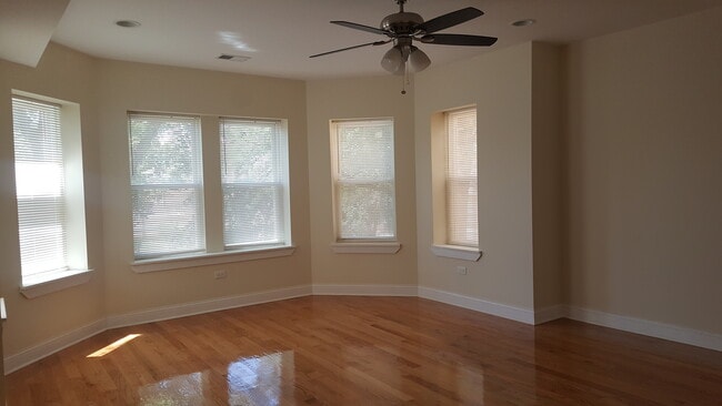 6317 N Washtenaw Ave, Unit #3 in Chicago, IL - Building Photo - Building Photo