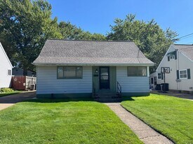 1943 W 34th St in Erie, PA - Building Photo