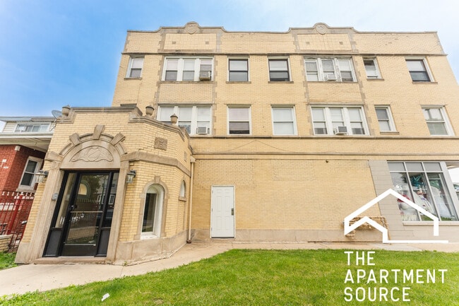 2801 N Keating Ave, Unit 307 in Chicago, IL - Building Photo - Building Photo