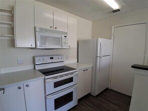 11901 4th St N in St. Petersburg, FL - Building Photo - Building Photo