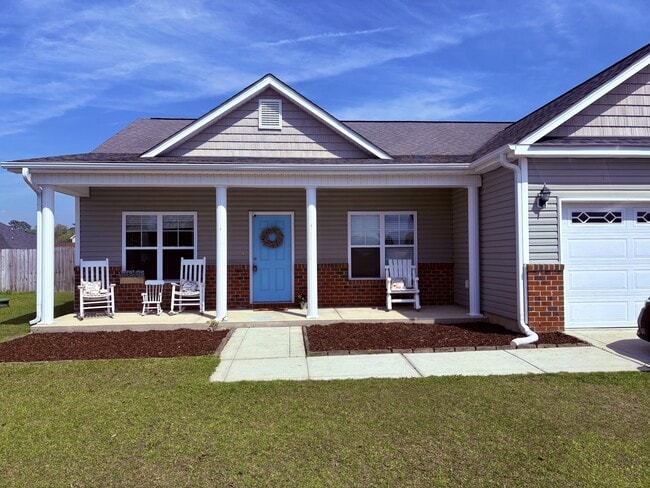 174 Moonstone Ct in Jacksonville, NC - Building Photo - Building Photo