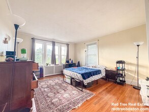 28 Manet Rd, Unit 2 in Chestnut Hill, MA - Foto de edificio - Building Photo