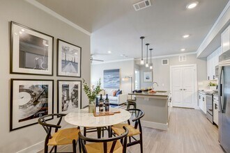 10903 Cypresswood Dr in Houston, TX - Building Photo - Building Photo