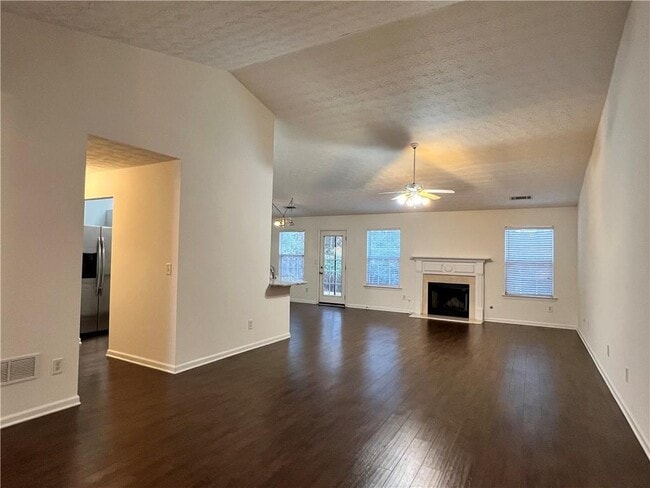 3780 Crescent Walk Ln NE in Suwanee, GA - Building Photo - Building Photo