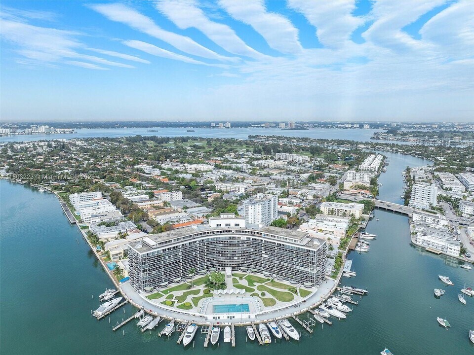 900 Bay Dr in Miami Beach, FL - Foto de edificio