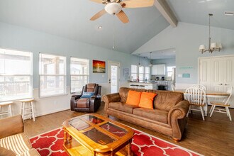 948 Kahla Dr in Port Bolivar, TX - Building Photo - Building Photo