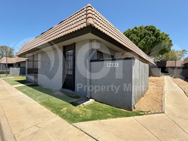 property at 9021 W Elm St