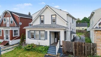103 Preston Rd in Cheektowaga, NY - Building Photo