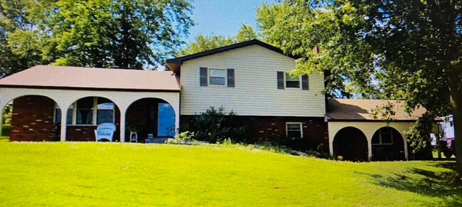 property at 977 Donna Dr