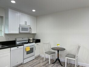1443 Aliso Pl in Escondido, CA - Building Photo - Building Photo