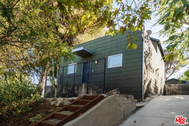 property at 2300 Baxter St