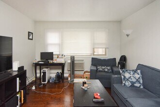 7319 N Rogers Ave in Chicago, IL - Building Photo - Building Photo