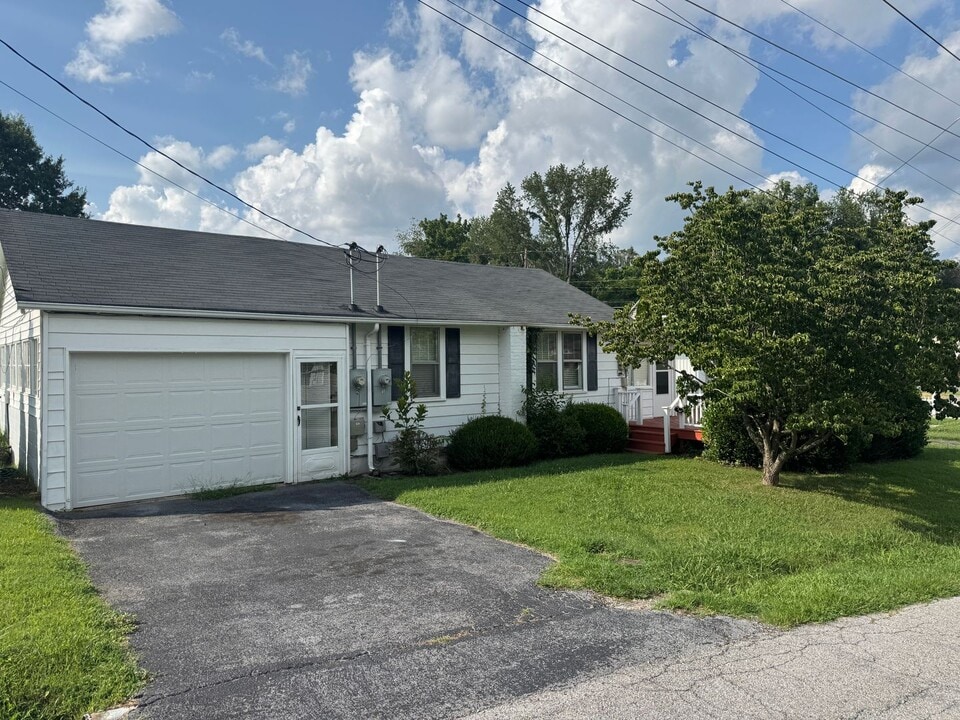 129 Martin Rd in Bristol, VA - Building Photo