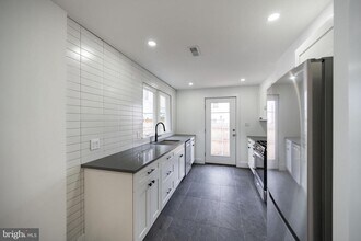 2009 E Cumberland St in Philadelphia, PA - Building Photo - Building Photo