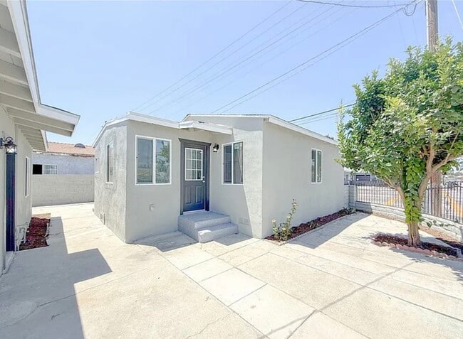 property at 518 N Wilmington Ave