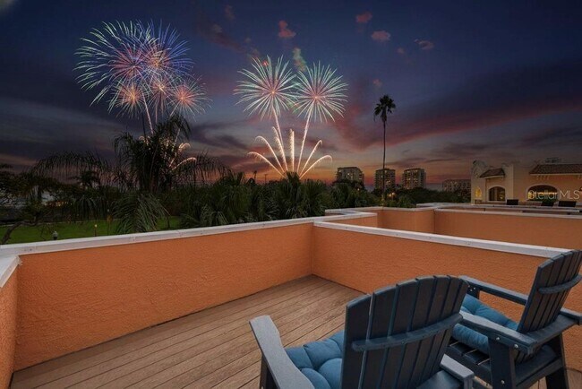 922 N Shore Dr NE in St. Petersburg, FL - Building Photo - Building Photo