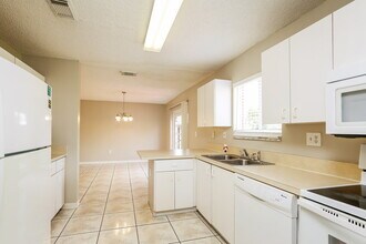 17938 SW 154 Ct in Miami, FL - Building Photo - Building Photo