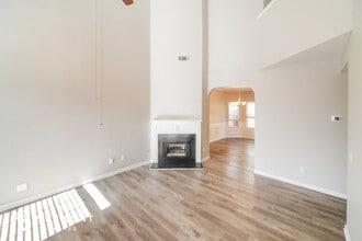 171 Seabreeze Ct, Unit 160 in Newnan, GA - Foto de edificio - Building Photo