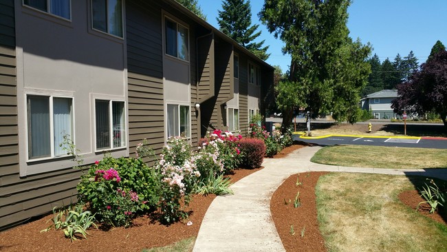 Oak Hill Apartments in Salem, OR - Building Photo - Building Photo