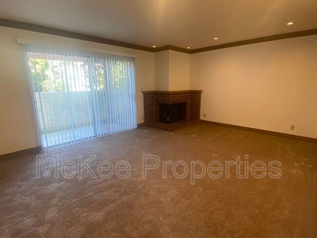 5430 Linda Vista Rd in San Diego, CA - Building Photo - Building Photo