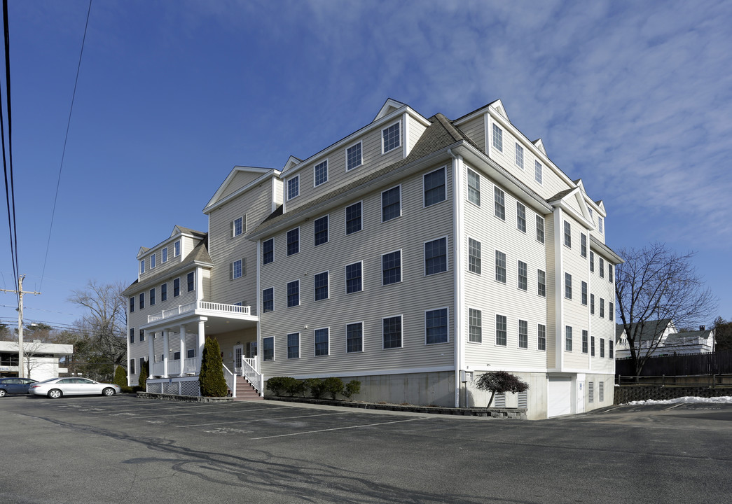 Rose Colony Court in Hampton, NH - Building Photo