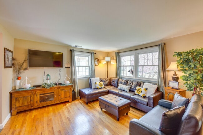 property at 25 Meadow View Dr