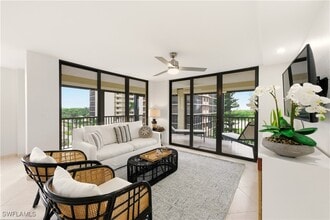 17 Bluebill Ave in Naples, FL - Foto de edificio - Building Photo