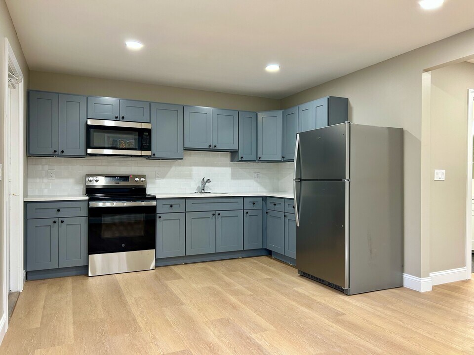 60 W Church Rd in Stevens, PA - Building Photo