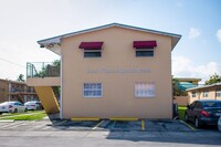 Airport Sqaure in Hialeah, FL - Foto de edificio - Interior Photo