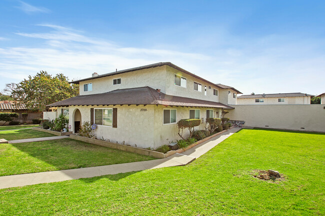 2700 Santiago Rd in Fullerton, CA - Building Photo - Building Photo