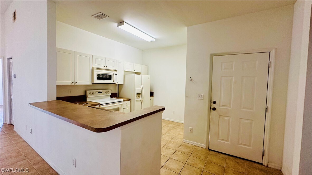 4299 Bellasol Cir in Ft. Myers, FL - Building Photo