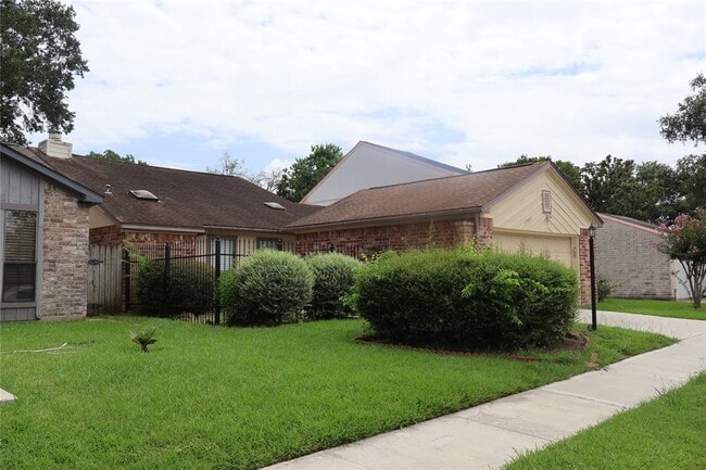 12907 Maxfield Dr in Houston, TX - Building Photo - Building Photo