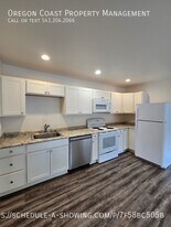 170 SW Strawberry Ln in Waldport, OR - Building Photo