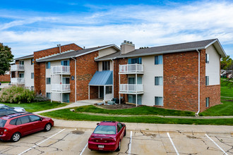 Club at Highland Park in Omaha, NE - Foto de edificio - Building Photo