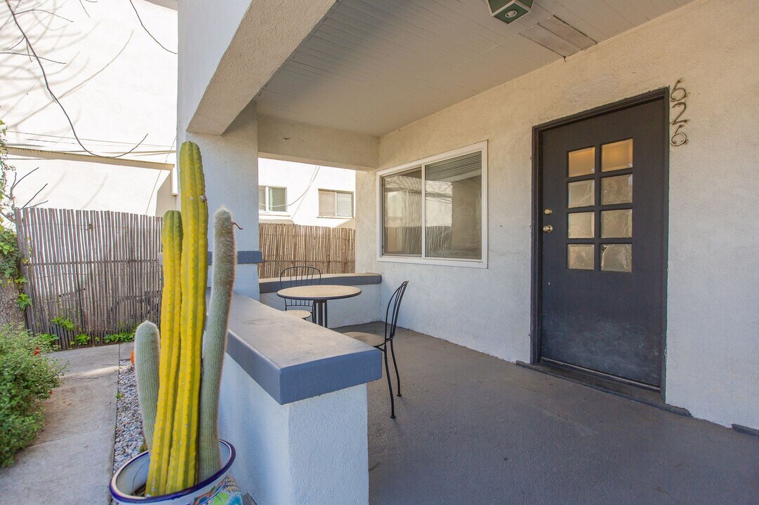 626 Benton Wy in Los Angeles, CA - Building Photo