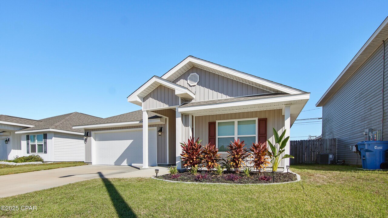 4028 Silver Spur Rd in Callaway, FL - Building Photo