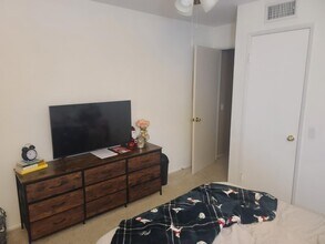 235 S Cross Creek Rd in Orange, CA - Building Photo - Building Photo