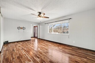 24981 State Line Rd in Lawrenceburg, IN - Foto de edificio - Building Photo