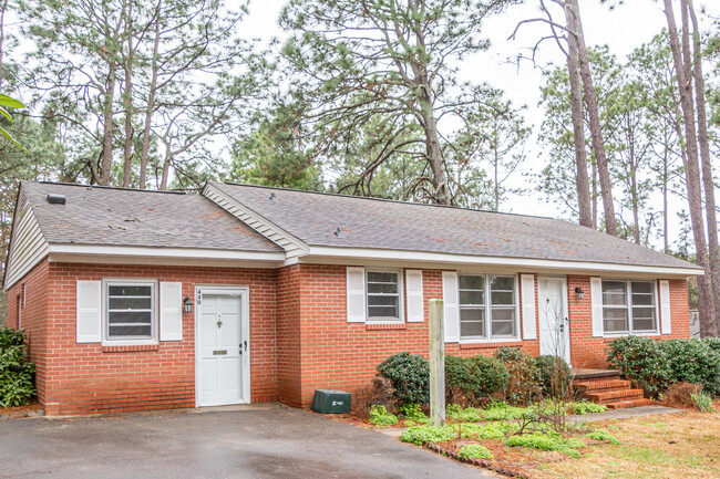 440 W Delaware Ave in Southern Pines, NC - Foto de edificio - Building Photo
