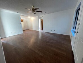 1925 Castle Gate Cir in San Marcos, TX - Building Photo - Building Photo