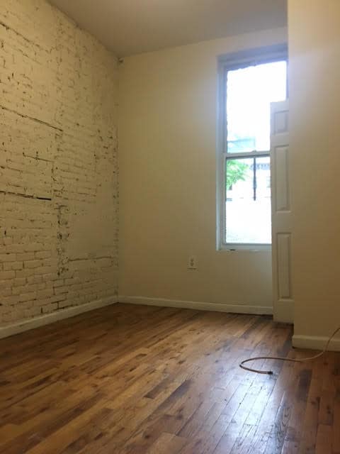 318 W 47th St in New York, NY - Building Photo