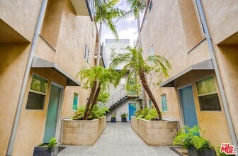 11960 Iowa Ave in Los Angeles, CA - Building Photo - Building Photo