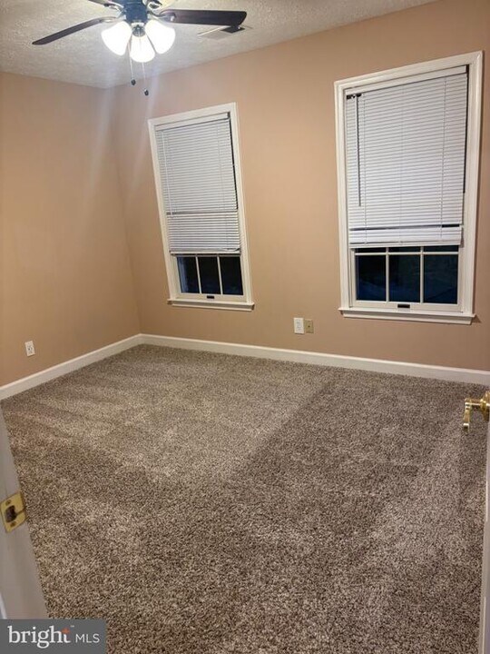 9238 Crescent Ln in La Plata, MD - Building Photo