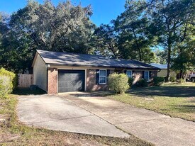 426 Larkspur Ct in Niceville, FL - Building Photo