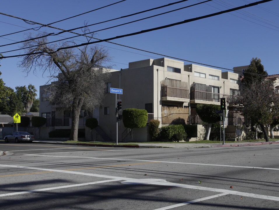 12653 Oxnard St in North Hollywood, CA - Foto de edificio