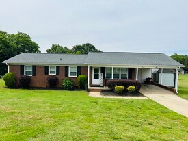 2110 S Post Rd in Shelby, NC - Building Photo