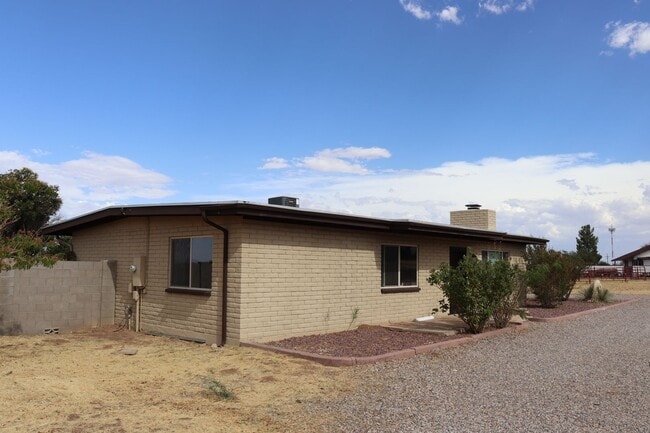 property at 5001 S Sioux Ave