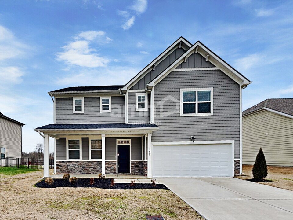 4261 Longfellow Dr in Nashville, TN - Foto de edificio