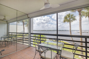 1950 SW Palm City Rd in Stuart, FL - Building Photo
